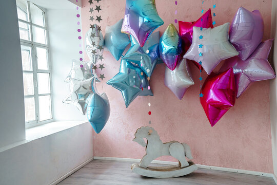 balloons in the design of the children's room
