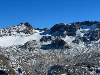 Rocky mountain peaks Piz Sarsura (3176 m) and Grippa Naira (3130 m) in the Albula Alps and above the alpine valley Val Grialetsch, Zernez - Canton of Grisons, Switzerland (Kanton Graubünden, Schweiz)