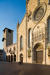 Fototapeta na wymiar Facciata della Cattedrale di Santa Maria Assunta - Duomo di Como 
