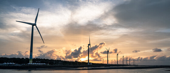Obraz premium wind turbines in the sunset, Taiwan