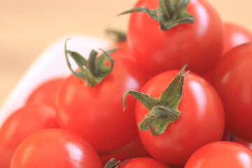 器に盛られたミニトマトのアップ