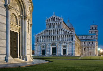 Fototapeta premium Pisa.Piazza del Duomo con angolo del Battistero di San Giovanni 