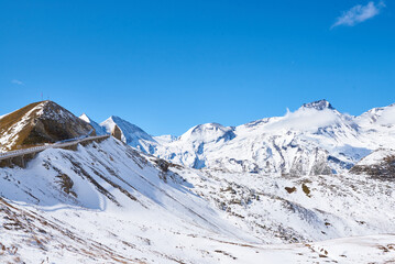 Obraz premium Auf der Großglockner-Hochalpenstraße im Herbst mit Blick auf Fuscher Törl 