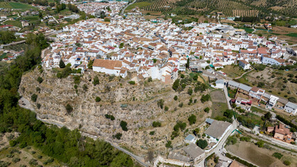 Obraz premium vista aérea del pueblo de el burgo en la comarca del parque nacional sierra de las Nieves, Andalucía