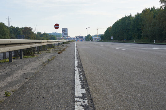 empty 8-lane-motorway during road and bridge works