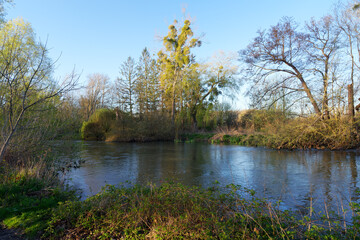 Fototapeta na wymiar Loing river in the French Gâtinais Regional Nature park.