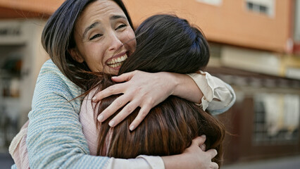 Naklejka premium Two women hugging each other at street