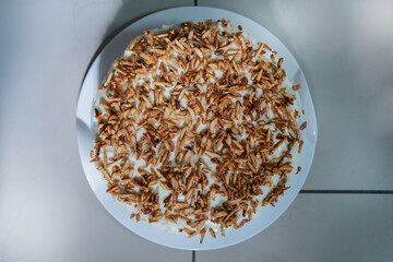 Möhrentorte mit Mandelkrokant