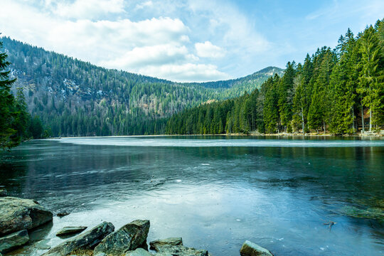 Fr&uuml;hlingswanderung im Bayrischen Wald vom Gro&szlig;en Arbersee zum Gro&szlig;en Arber Gipfel - Bayern - Deutschland