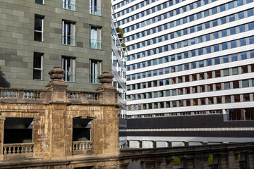 Faszinierende alte und neue Fassaden in Bilbao