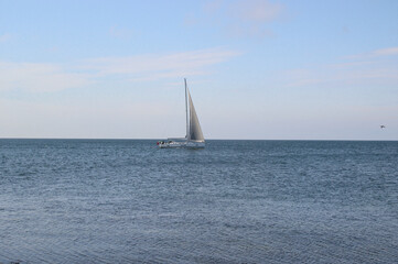 Obraz na płótnie Canvas sailboat on the ocean