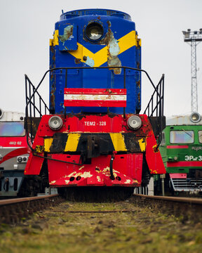 Trains standing in a Lithuanian Railway Museum in a triangular formation.