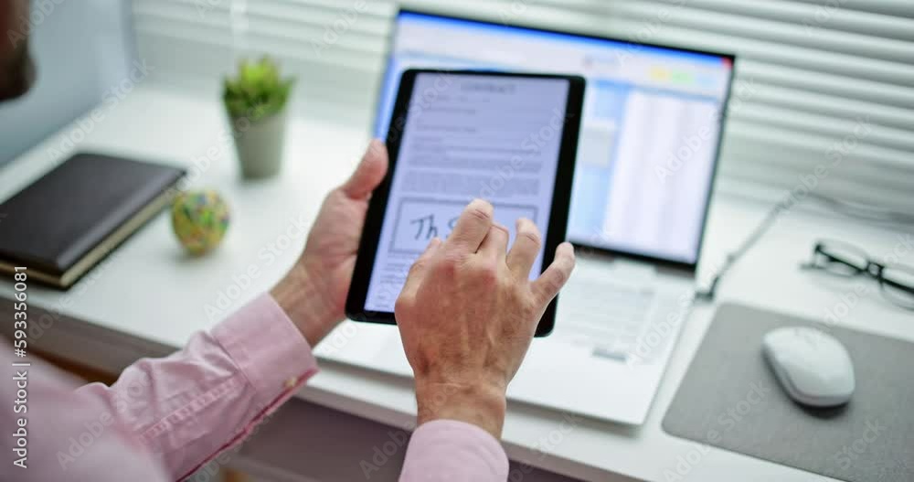 Poster digital signature on contract document online
