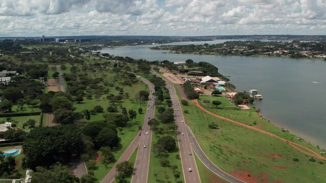 Tesourinha proximo ao lago Paranoa em Brasilia - Brasil