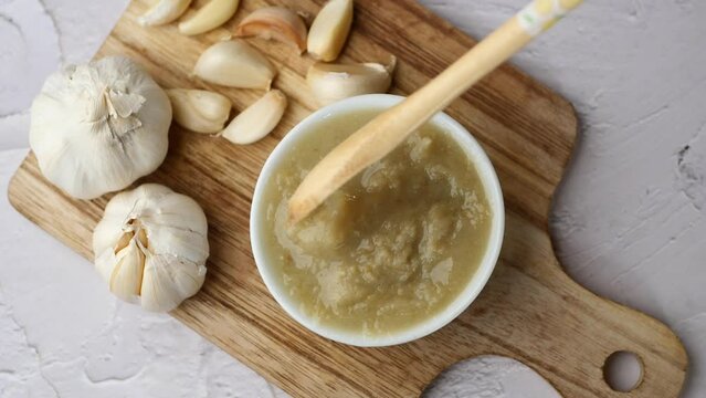 top view of garlic paste on table 