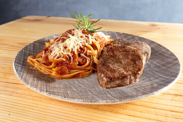 Lanches e pratos de restaurantes