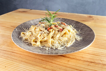 Lanches e pratos de restaurantes