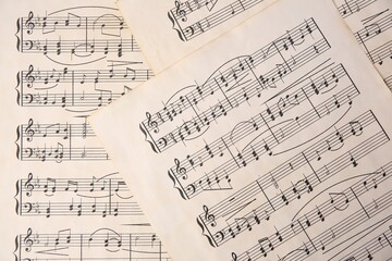 Obraz premium Sheets of paper with different notes as background, top view