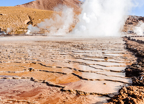 Paisajes de San Pedro de atacama, caracterizado por colores tierra propios del desierto, cultura ind&iacute;gena, diversidad de accidentes geogr&aacute;ficos, turismo.