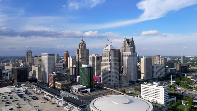 Detroit downtown is the largest U.S. city on the United States–Canada border.