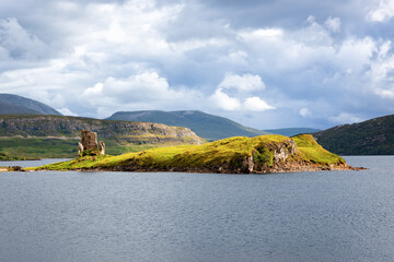 View to Ardvreck castle across lake from North. - 593434200