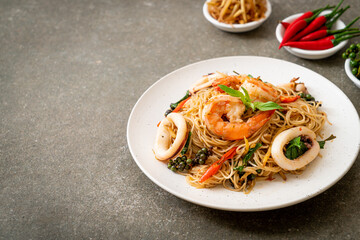 stir-fried Chinese noodle with basil, chilli, shrimps and squid
