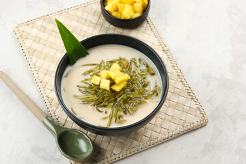 Es Cendol Dawet or Lod Chong, made from rice flour, suji leaves and almond milk. Popular during Ramadan.
