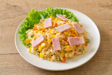 fried rice with ham and mixed vegetable (carrot, green bean peas, carrot)