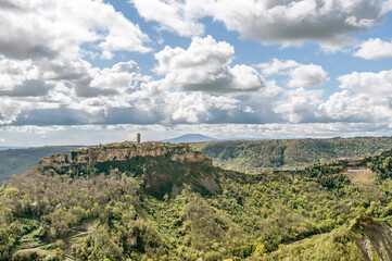 Obraz premium Panoramic view of Civita di Bagnoregio, Italy, as seen from Lubriano, under a dramatic sky