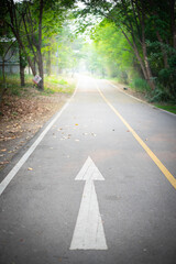 Obraz premium Road with arrow 