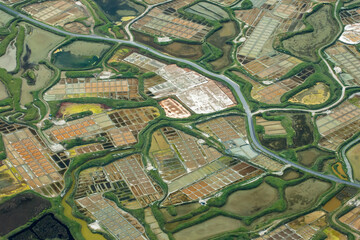 Obraz premium vue aérienne des marais salants de Guérande en France