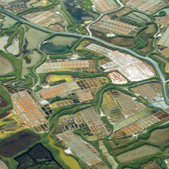 vue aérienne des marais salants de Guérande en France