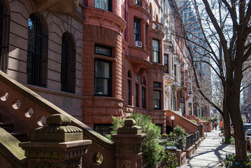 Walking through Manhattan without looking up