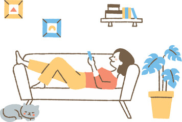 ソファーに横になってスマホを見ている女性_色