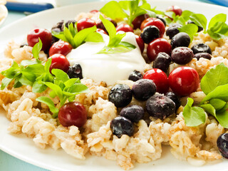 Morning porridge with berries