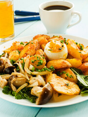 Baked potatoes with mushrooms