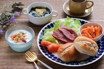 朝の朝食風景ワンプレートでパワーチャージ