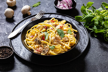 linguine Alfredo with Chicken, Mushroom in bowl