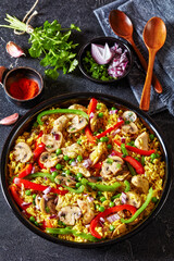 chicken mushroom paella with pepper, green peas