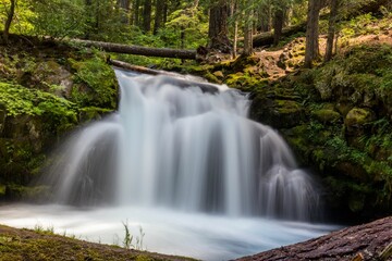 Obraz premium Long exposure shot of the waterfall in the nature