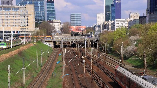 A train arriving to the city centre.