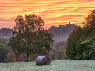 Ausblick auf die Wartburg bei Sonnenaufgang im Herbst