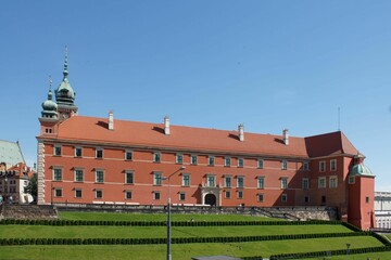 Fototapeta na wymiar Facade of the Royal castle in downtown Warsaw, Poland