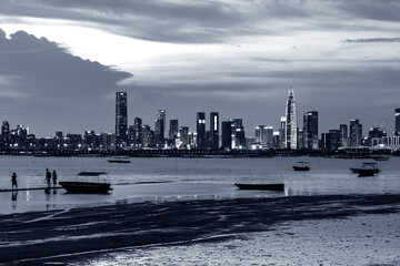 Obraz premium Skyline of Shenzhen city, China at dusk. Viewed from Hong Kong border Lau Fau Shan