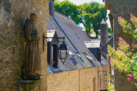 sculpture of monk at Auray