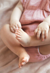 Obraz na płótnie Canvas Close-up barefoot newborn baby feet and hands. Selective focus.