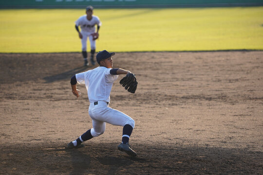 左投手の投球（高校野球）