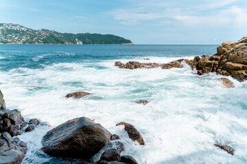 Fototapeta na wymiar waves and rocks in the coast of acapulco mexico