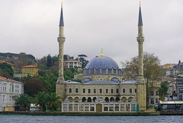 Fototapeta na wymiar Mosque and buildings on the waterfront on the Asia side, Golden Horn, Istanbul, Turkey.