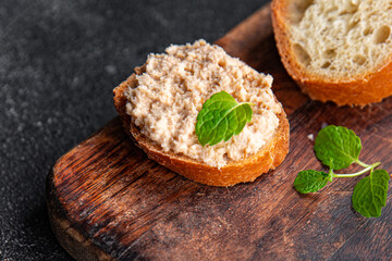 rillettes crab sandwich smorrebrod seafood aperitif food meal food snack on the table copy space...